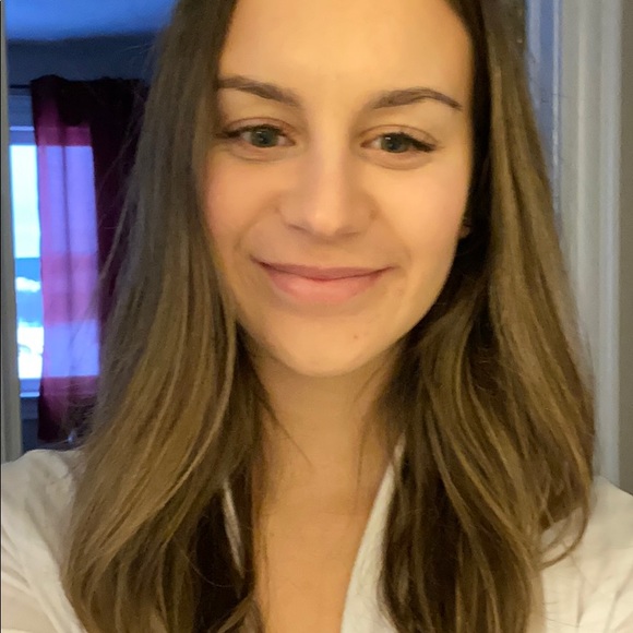 Meet your Posher, Emilie - Picture 1 of 1